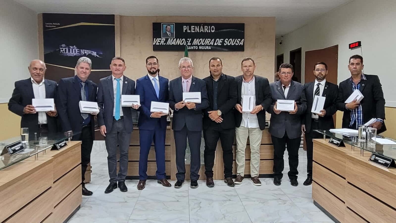 Em Cabaceiras: Presidente Nello Cavalcanti adquire tablets para os vereadores e implanta sistema de votação eletrônica